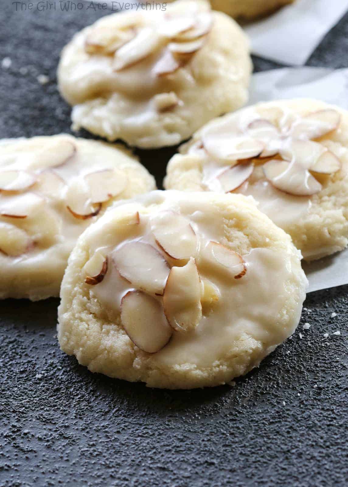 Almond Cookies - a family favorite we all love! the-girl-who-ate-everything.com