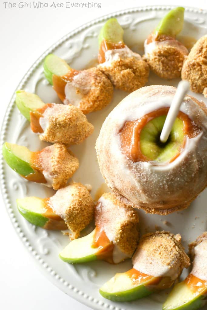 Apple Pie Caramel Apple - just like the ones at Disney World but way better and way cheaper. the-girl-who-ate-everything.com