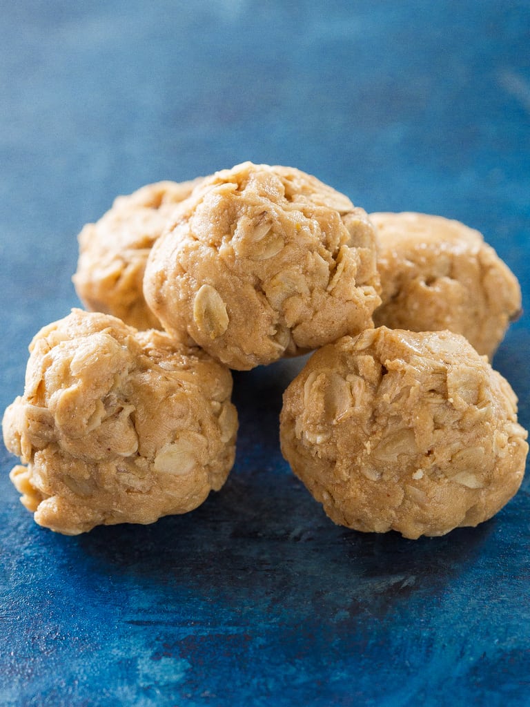 Healthy Peanut Butter Balls - simple ingredients in these little snacks. Great for kids and adults.
