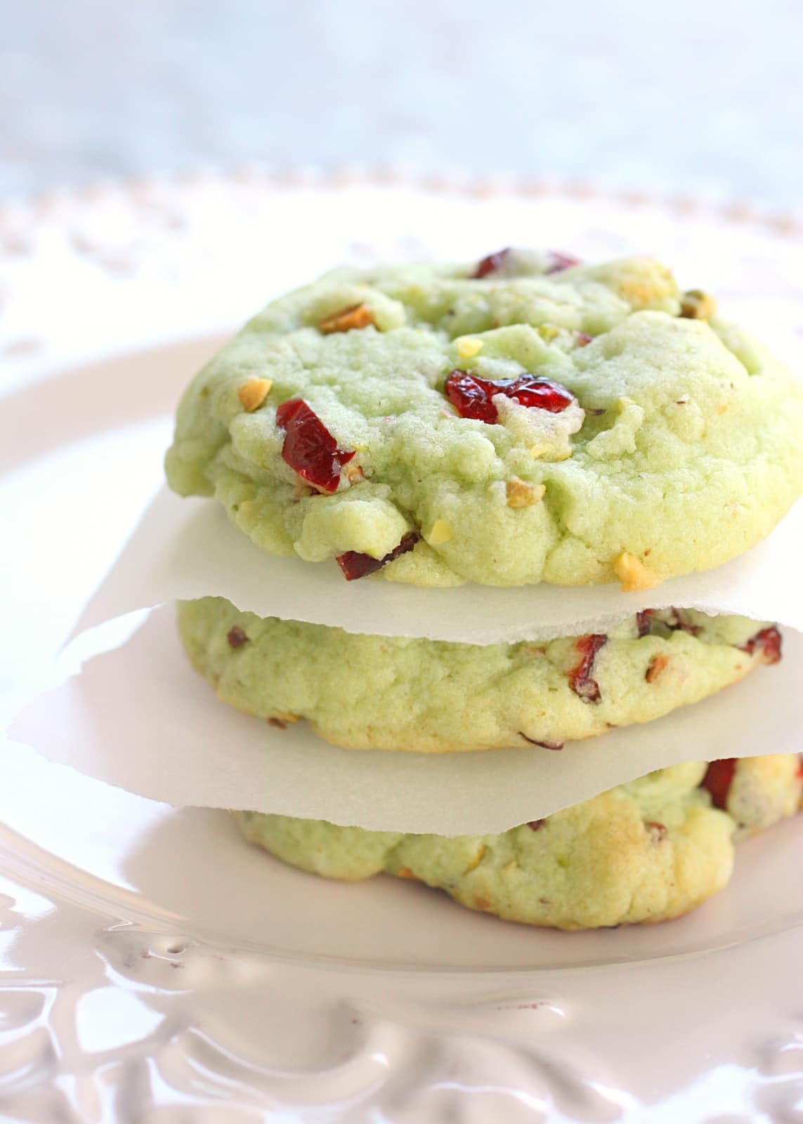 Cran Pistachio Cookies - festive and delicious! the-girl-who-ate-everything.com