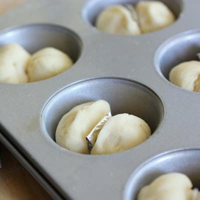 Thankful Rolls - a fun way to liven up the conversation at the Thanksgiving table. the-girl-who-ate-everything.com