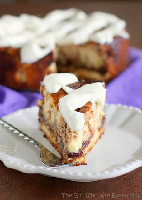 Cinnamon Roll Cheesecake - the-girl-who-ate-everything.com