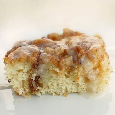 Cinnamon Roll Cake - the-girl-who-ate-everything.com