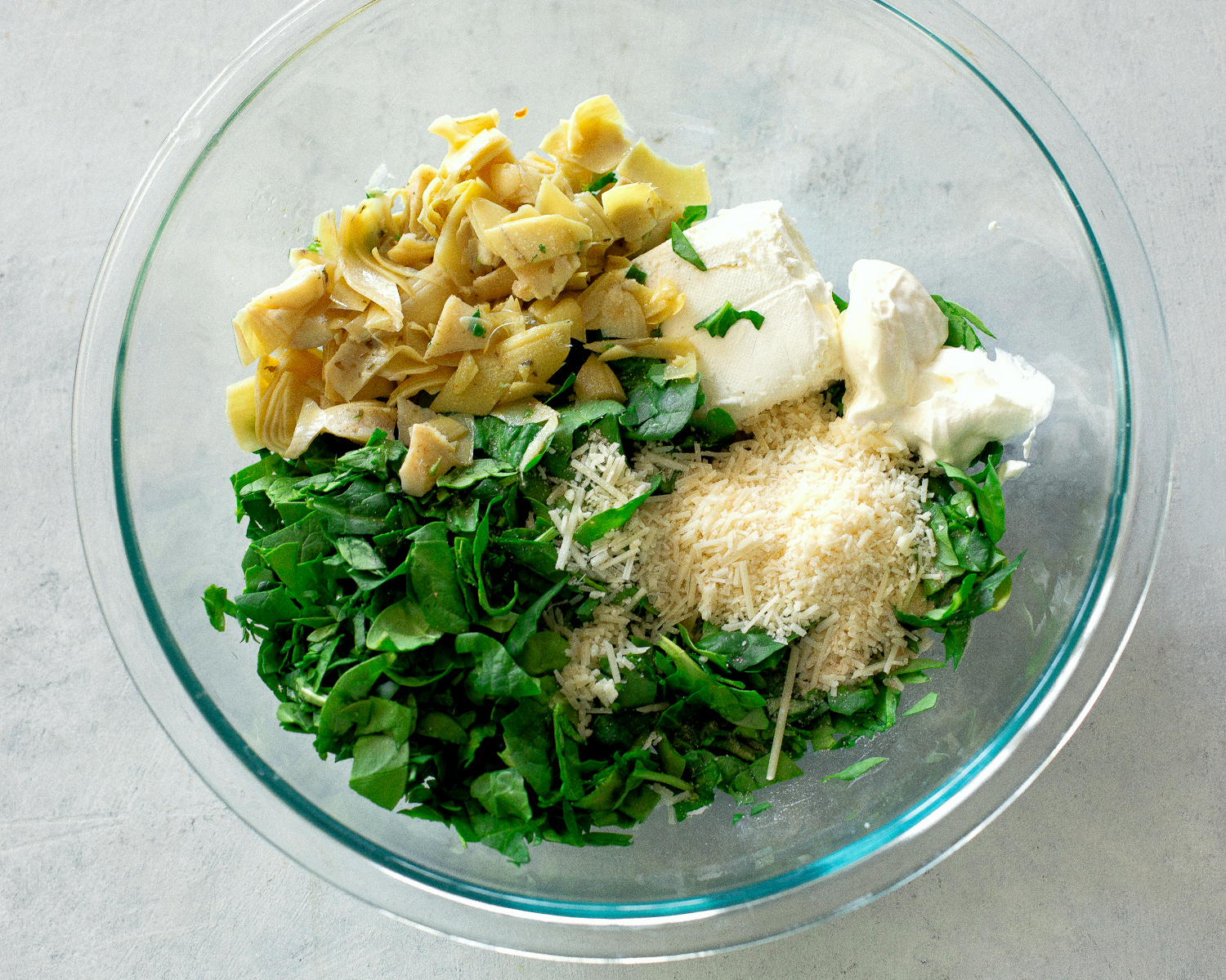 This Creamy Spinach and Artichoke Dip is made from spinach, cream cheese, sour cream, and mayonnaise make this dip so good! #artichoke #dip #recipe #spinach