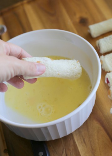 French Toast Roll-Ups - cream cheese, fruit, or whatever fillings you like rolled up in cinnamon sugar bread. the-girl-who-ate-everything.com