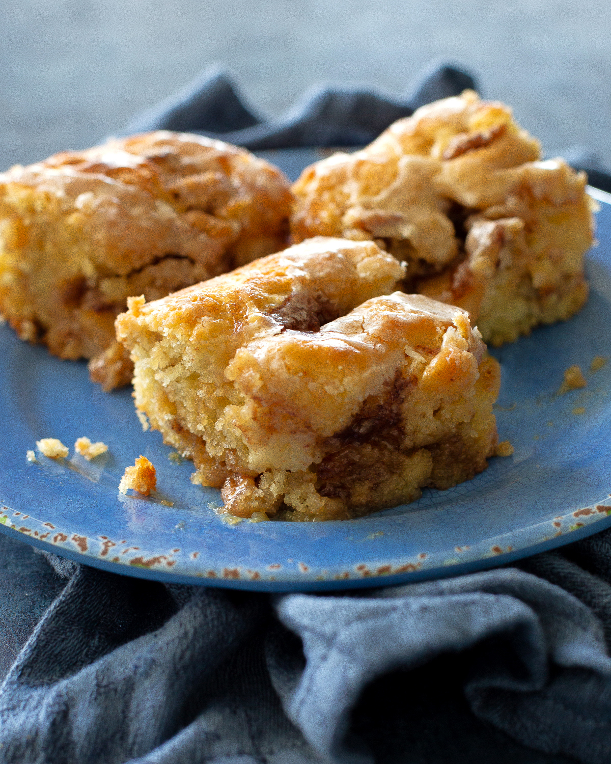 This Apple Streusel Coffee Cake recipe is full of cinnamon apple flavor and big enough to feed a crowd.  No cake mix here. This one starts from scratch! #apple #coffee #cake