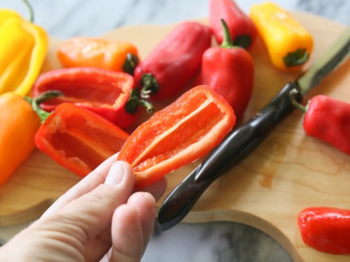 TheGirlWhoAteEverything_MiniTacoStuffedPeppers_Step2_Horizontal