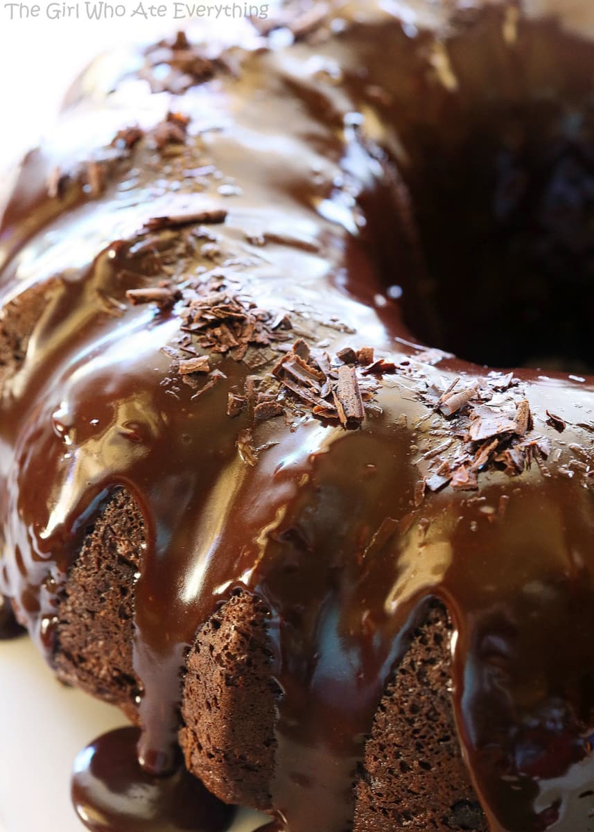 Sinfully Delicious and Easy Chocolate Bundt Cake - the-girl-who-ate-everything.com