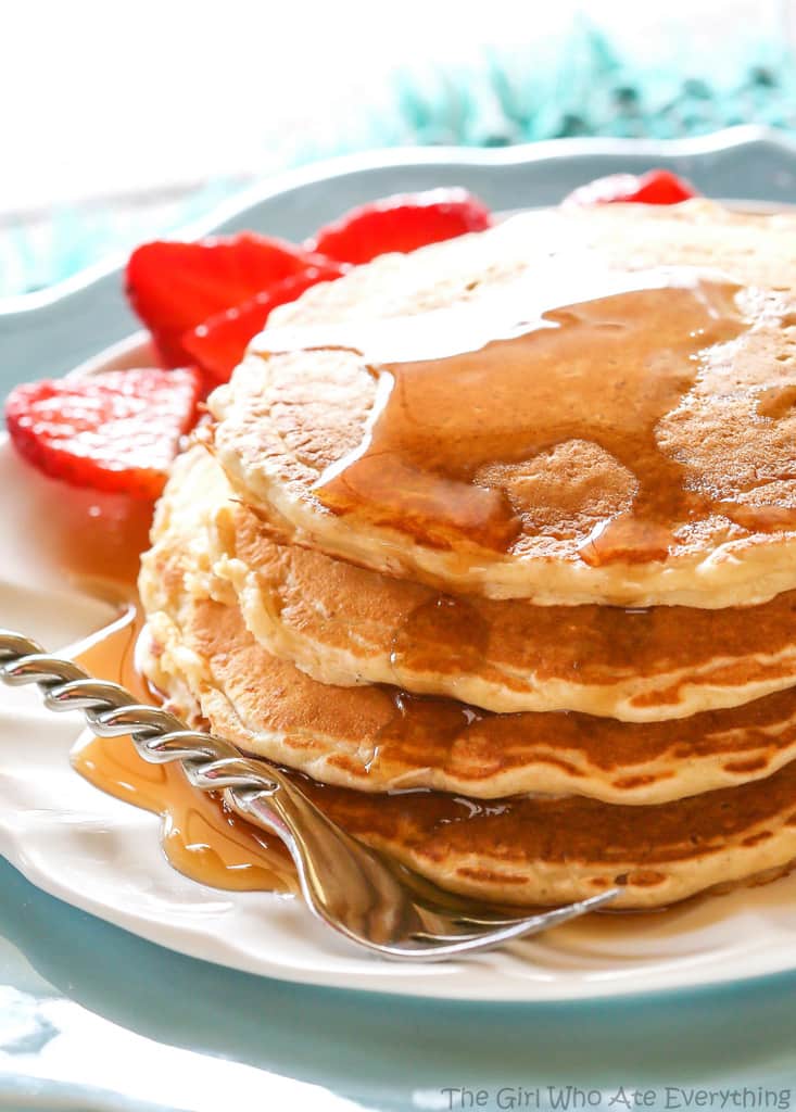 Healthy Oatmeal Pancakes - a hearty pancake recipe from the Duggar family. If all 19 of their kids approve, yours should too!