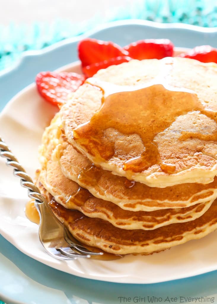 Healthy Oatmeal Pancakes - a hearty pancake recipe from the Duggar family. If all 19 of their kids approve, yours should too!