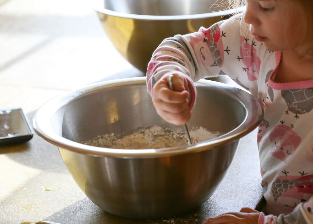 Healthy Oatmeal Pancakes - a hearty pancake recipe from the Duggar family. If all 19 of their kids approve, yours should too!