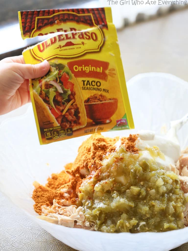 TheGirlWhoAteEverything_SalsaVerdeEnchiladas_Step1_Vertical