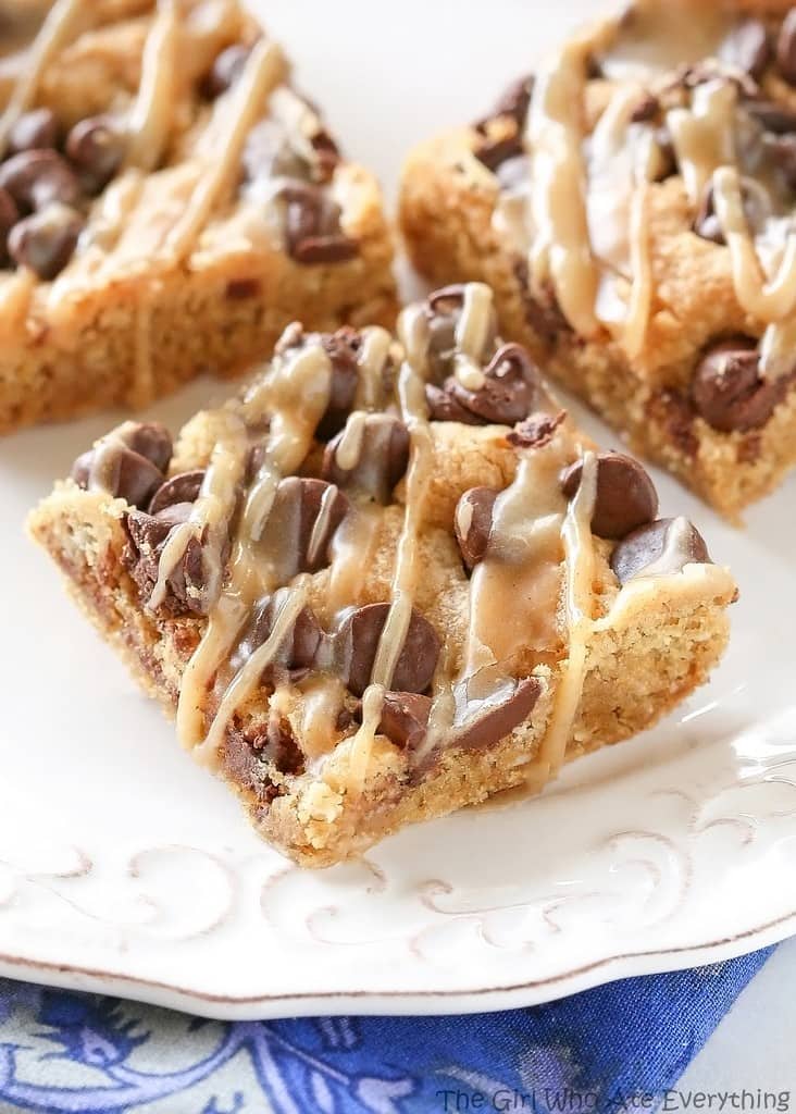 Oatmeal Chocolate Chip Peanut Butter Bars - the-girl-who-ate-everything.com