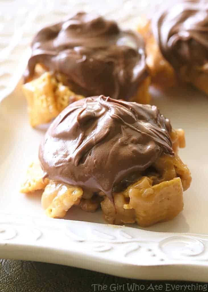 Scotcheroos are one of my favorite desserts ever and are even cuter in cookie form. This is a gluten-free version! the-girl-who-ate-everything.com