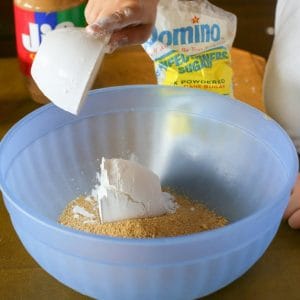 No-Bake Chocolate Peanut Butter Bars - the-girl-who-ate-everything.com