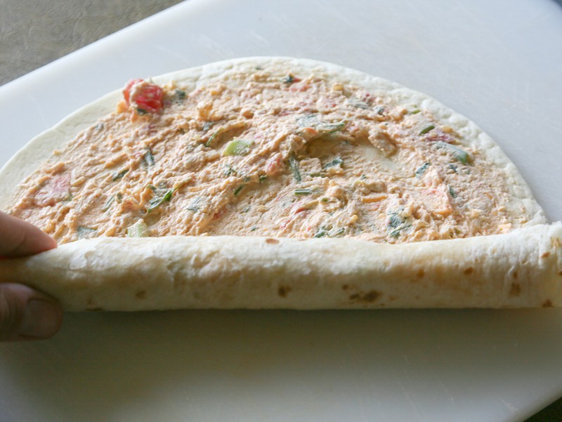 These Chicken Enchilada Roll Ups are a great appetizer for parties! Easy to make ahead and easy to serve. the-girl-who-ate-everything.com
