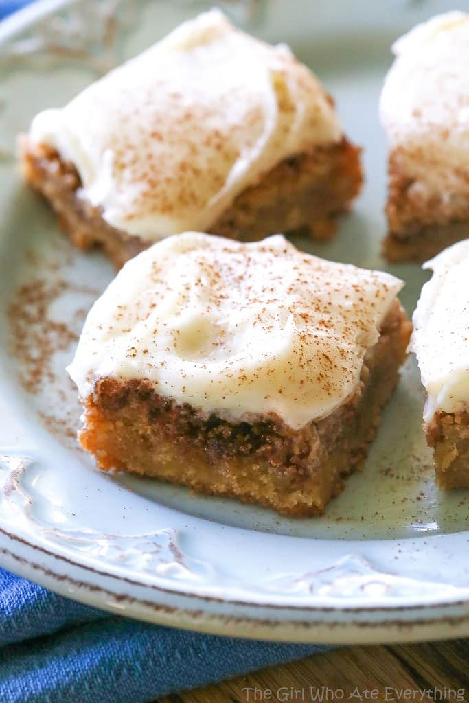 Cinnamon Roll Blondies 