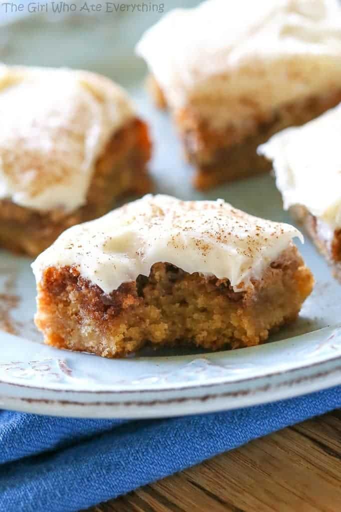 Cinnamon Roll Blondies 