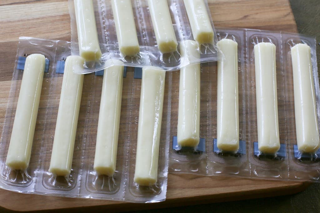 String Cheese Manicotti - Easy to stuff manicotti by using string cheese. Weeknight meals don't get easier than this. the-girl-who-ate-everything.com