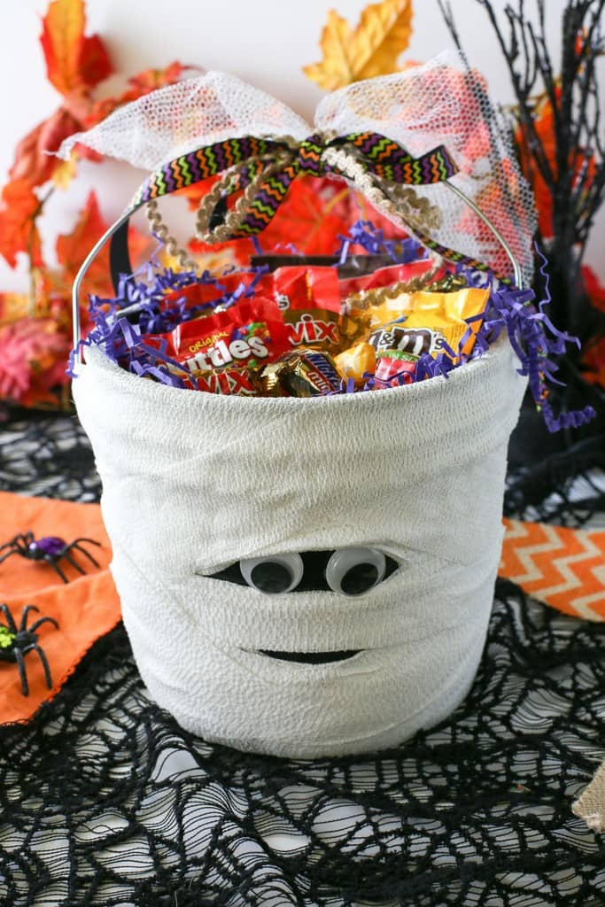 You've Been Boo'd - A free cute printable to "BOO" your neighbors with! the-girl-who-ate-everything.com