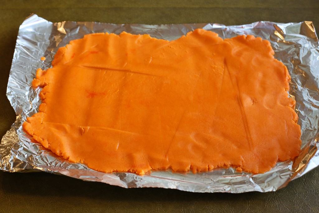 Candy Corn Sugar Cookies - they don't taste like candy corns but look like the cute treat! the-girl-who-ate-everything.com
