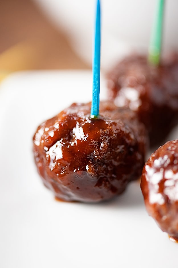 grape-jelly-chili-sauce-meatballs