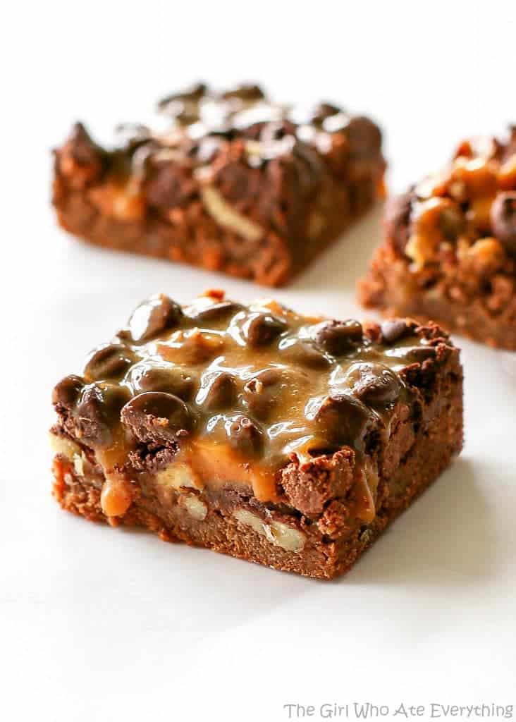 These Chocolate Turtle Brownies are rich chocolate brownies with gooey caramel, nuts, and more chocolate. the-girl-who-ate-everything.com