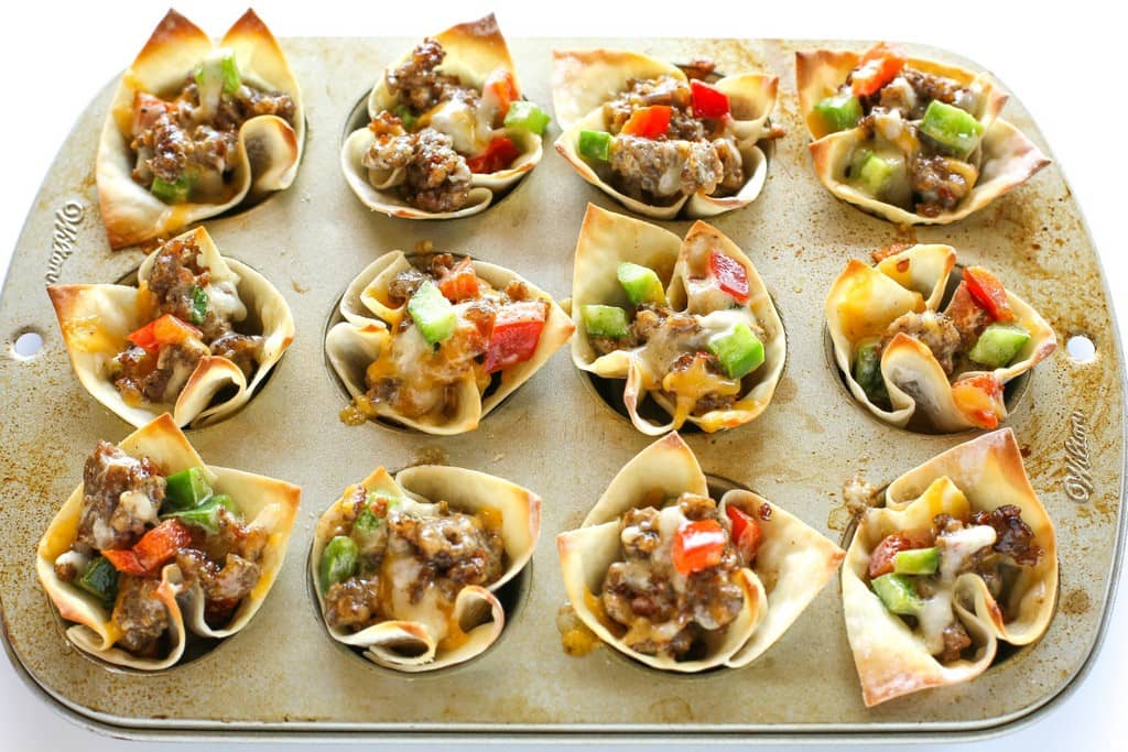 Sausage Wonton Stars - bite sized appetizers filled with sausage, peppers, cheese, and ranch dressing. the-girl-who-ate-everything.com