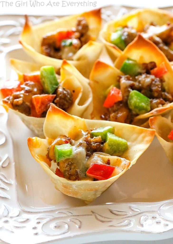Sausage Wonton Stars - bite sized appetizers filled with sausage, peppers, cheese, and ranch dressing. the-girl-who-ate-everything.com