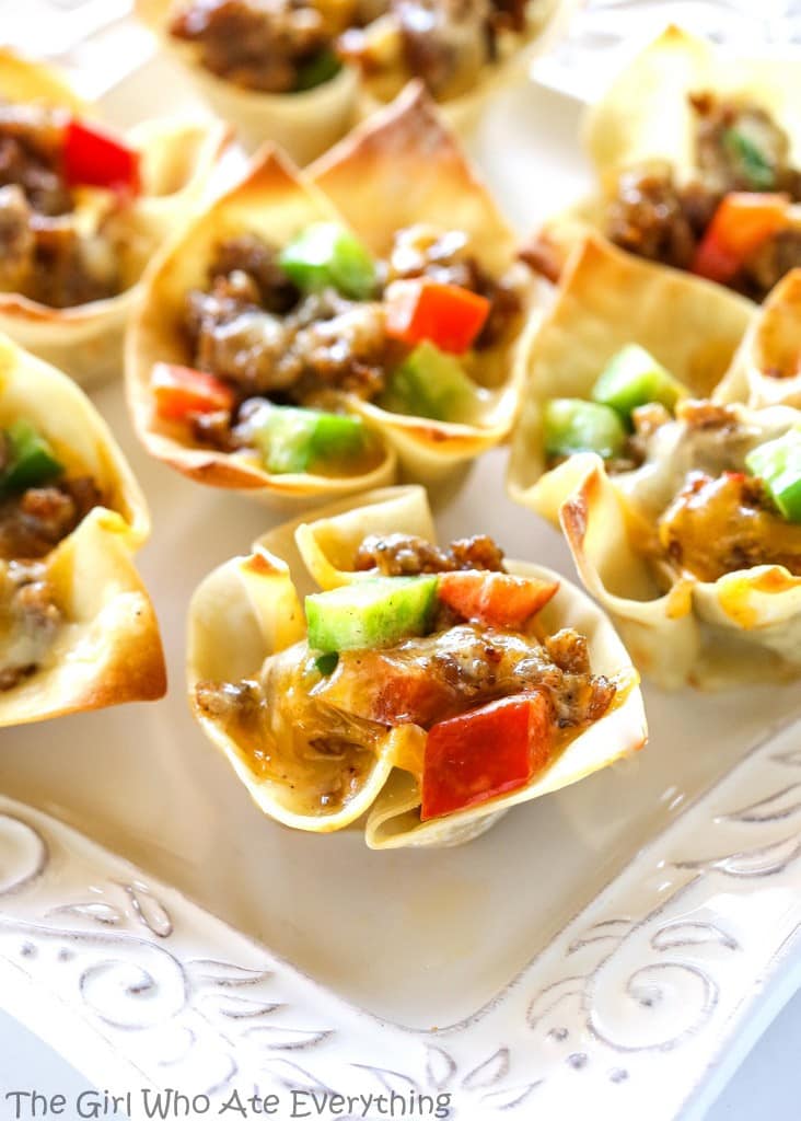 Sausage Wonton Stars - bite sized appetizers filled with sausage, peppers, cheese, and ranch dressing. the-girl-who-ate-everything.com