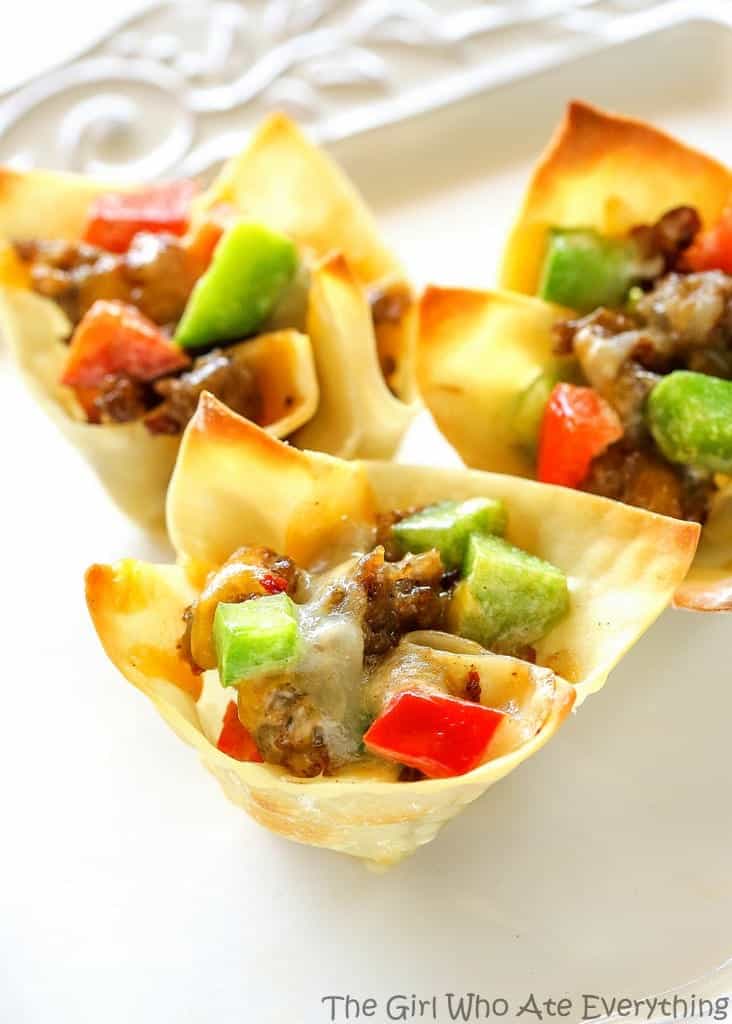 Sausage Wonton Stars - bite sized appetizers filled with sausage, peppers, cheese, and ranch dressing. the-girl-who-ate-everything.com