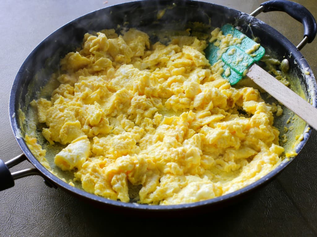 TheGirlWhoAteEverything_ChorizoBreakfast_Enchiladas_Step2_Horizontal