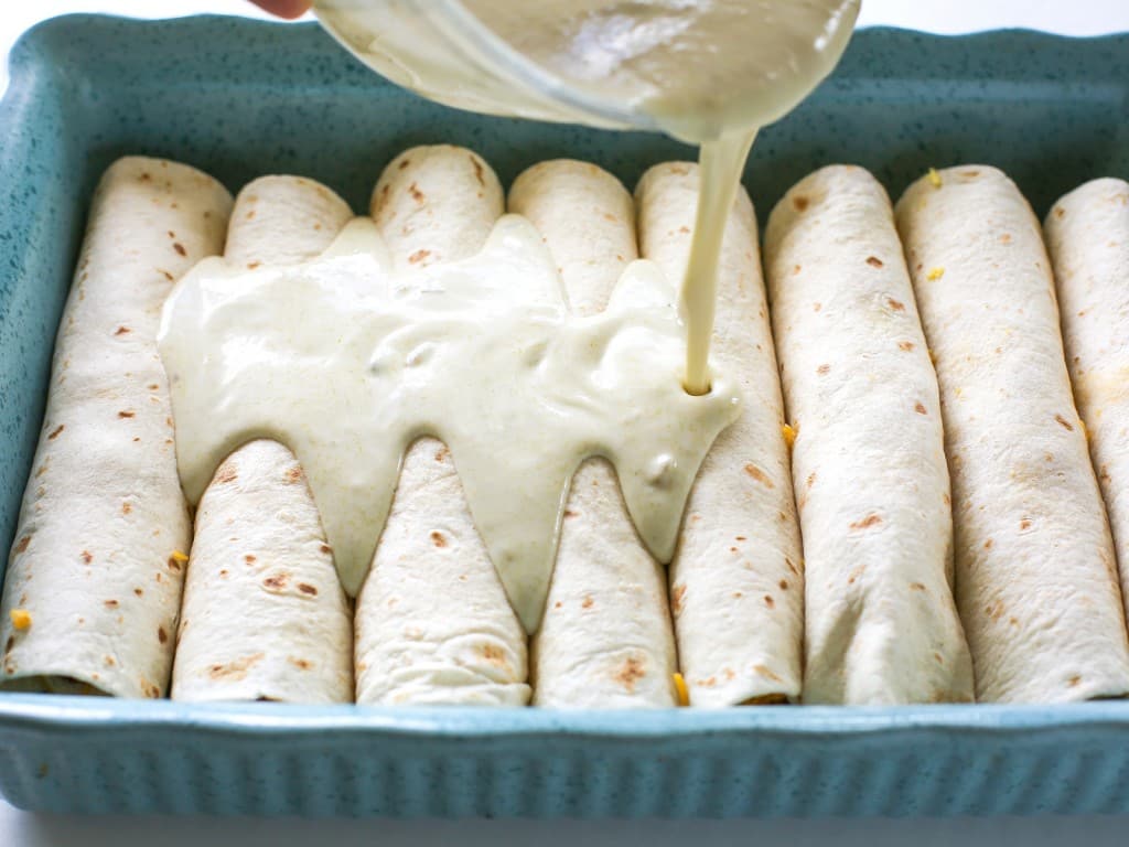 TheGirlWhoAteEverything_ChorizoBreakfast_Enchiladas_Step7_Horizontal