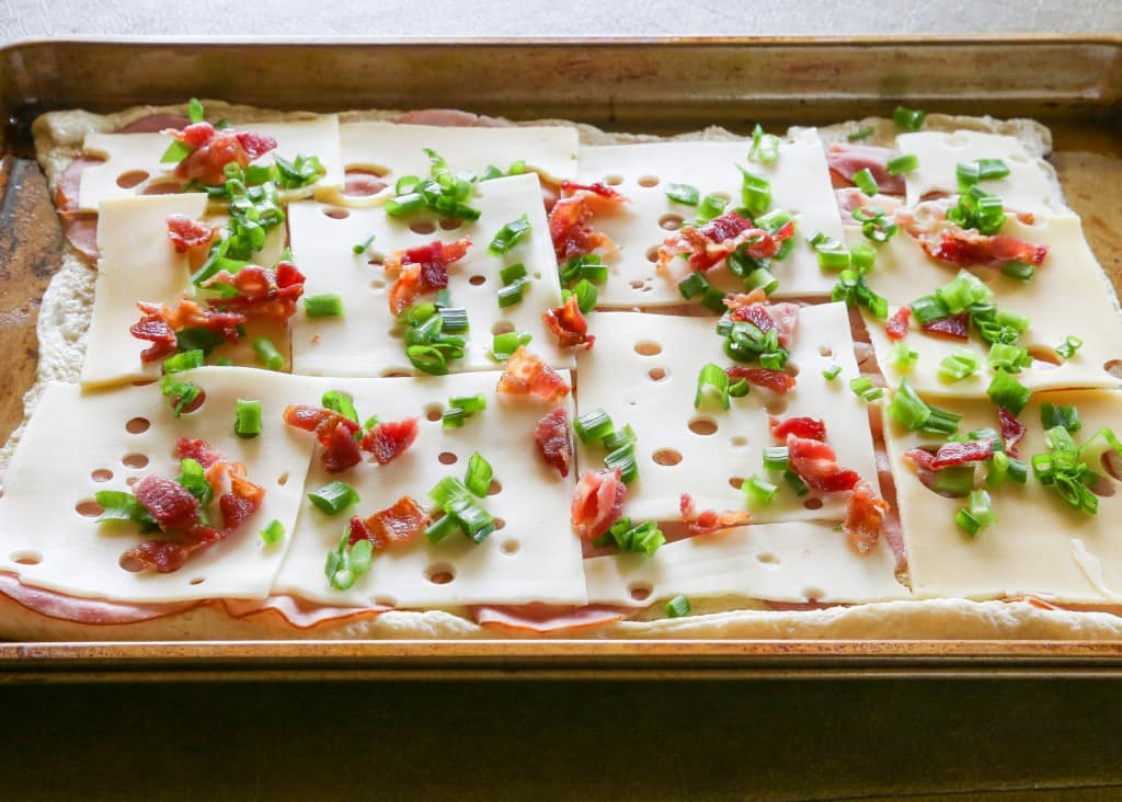Ham and Swiss Stromboli - I love this easy weeknight dinner! the-girl-who-ate-everything.com