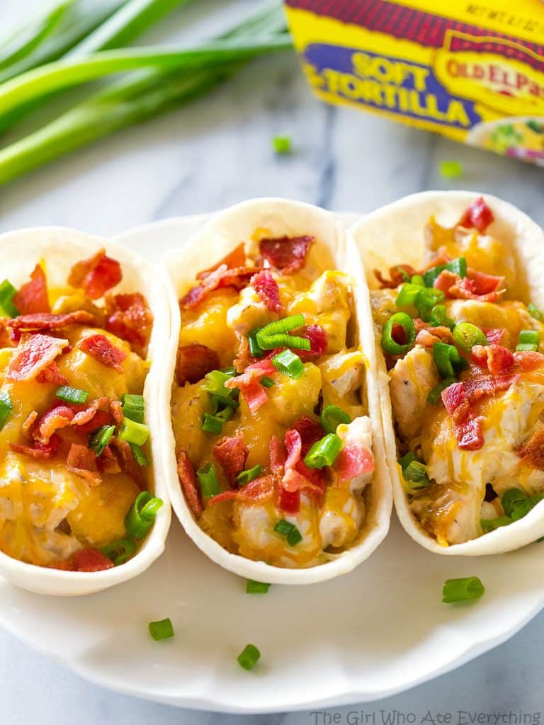Chicken Ranch Bacon Taco Boats - everyone in the family will love these tacos for dinner! the-girl-who-ate-everything.com