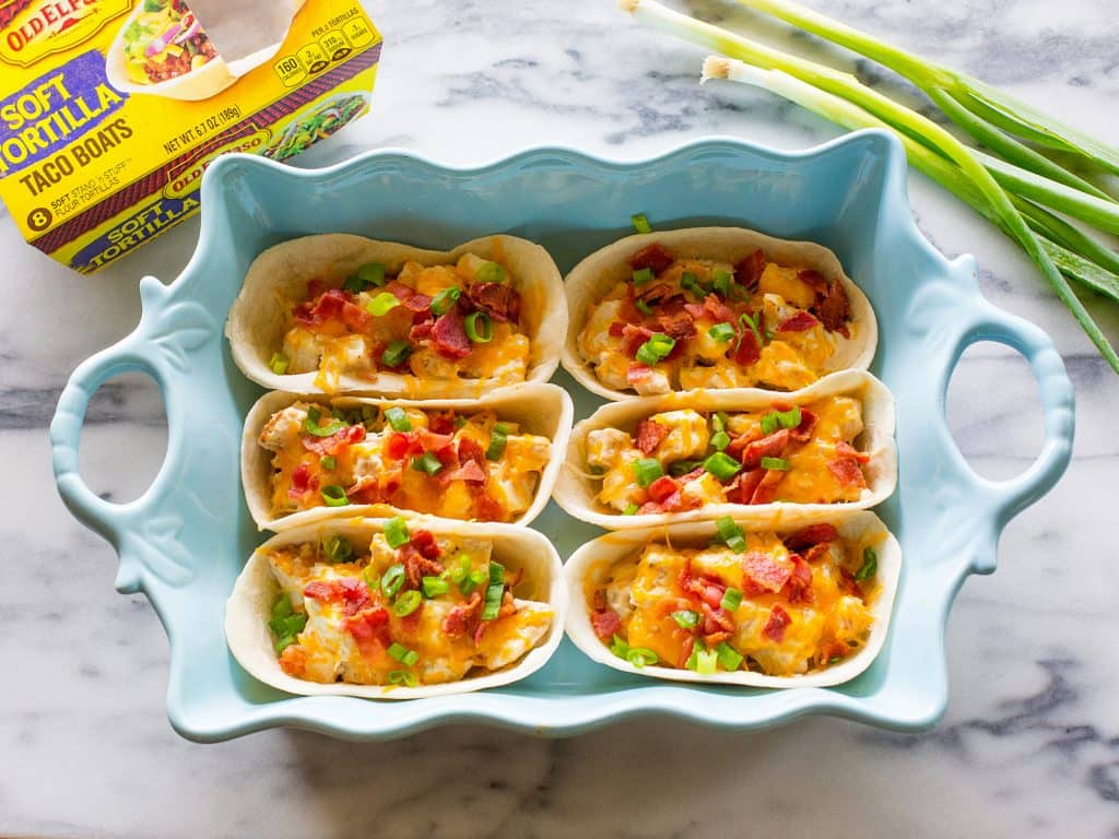 Chicken Ranch Bacon Taco Boats - everyone in the family will love these tacos for dinner! the-girl-who-ate-everything.com