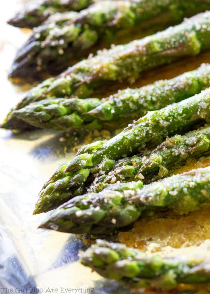 Simple Roasted Asparagus - the-girl-who-ate-everything.com