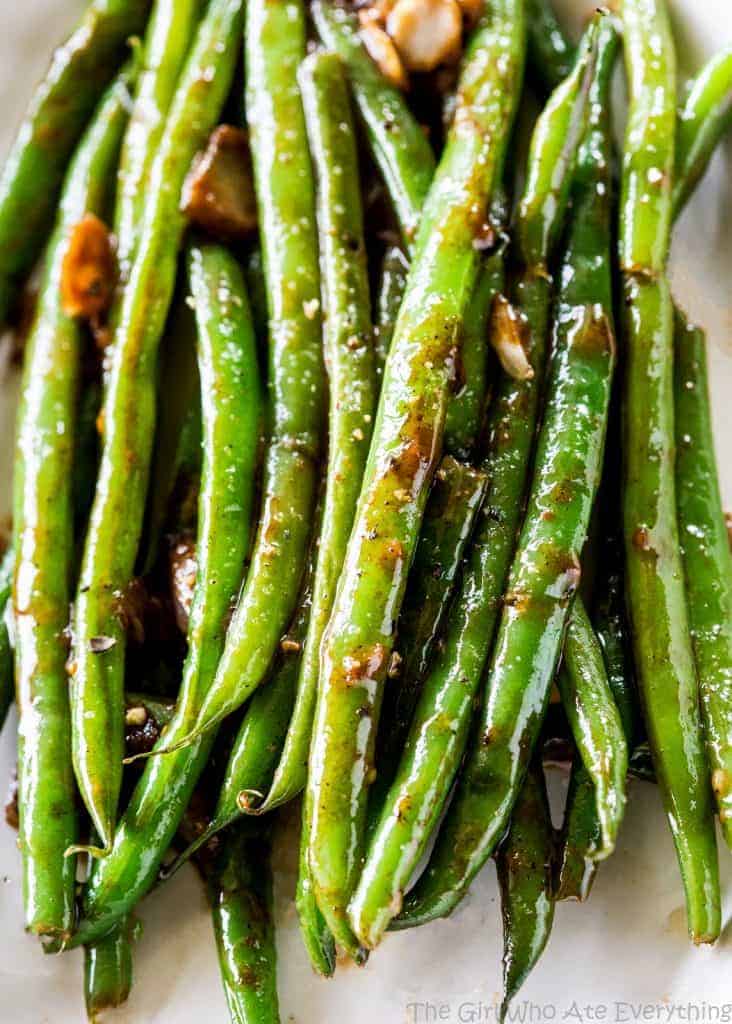 Heavenly Green Beans - this Asian inspired sauce will make you beg for more. the-girl-who-ate-everything.com