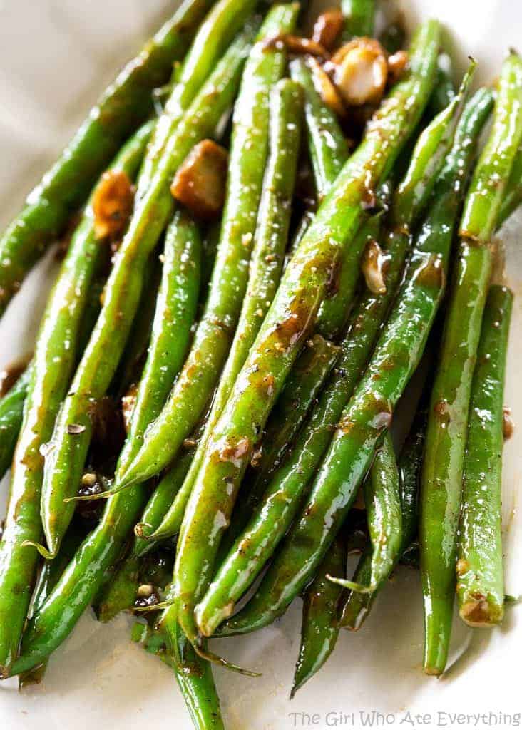 Heavenly Green Beans - this Asian inspired sauce will make you beg for more. the-girl-who-ate-everything.com