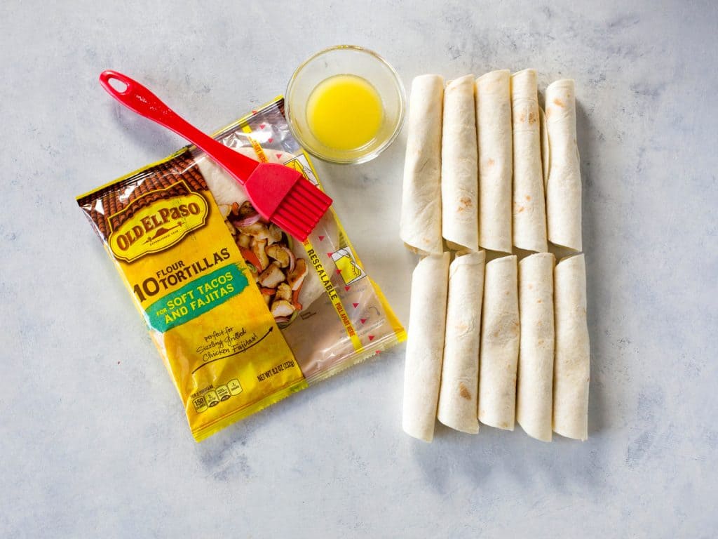 thegirlwhoateeverything_creamycaramelappletaquitos_step1_horizontal