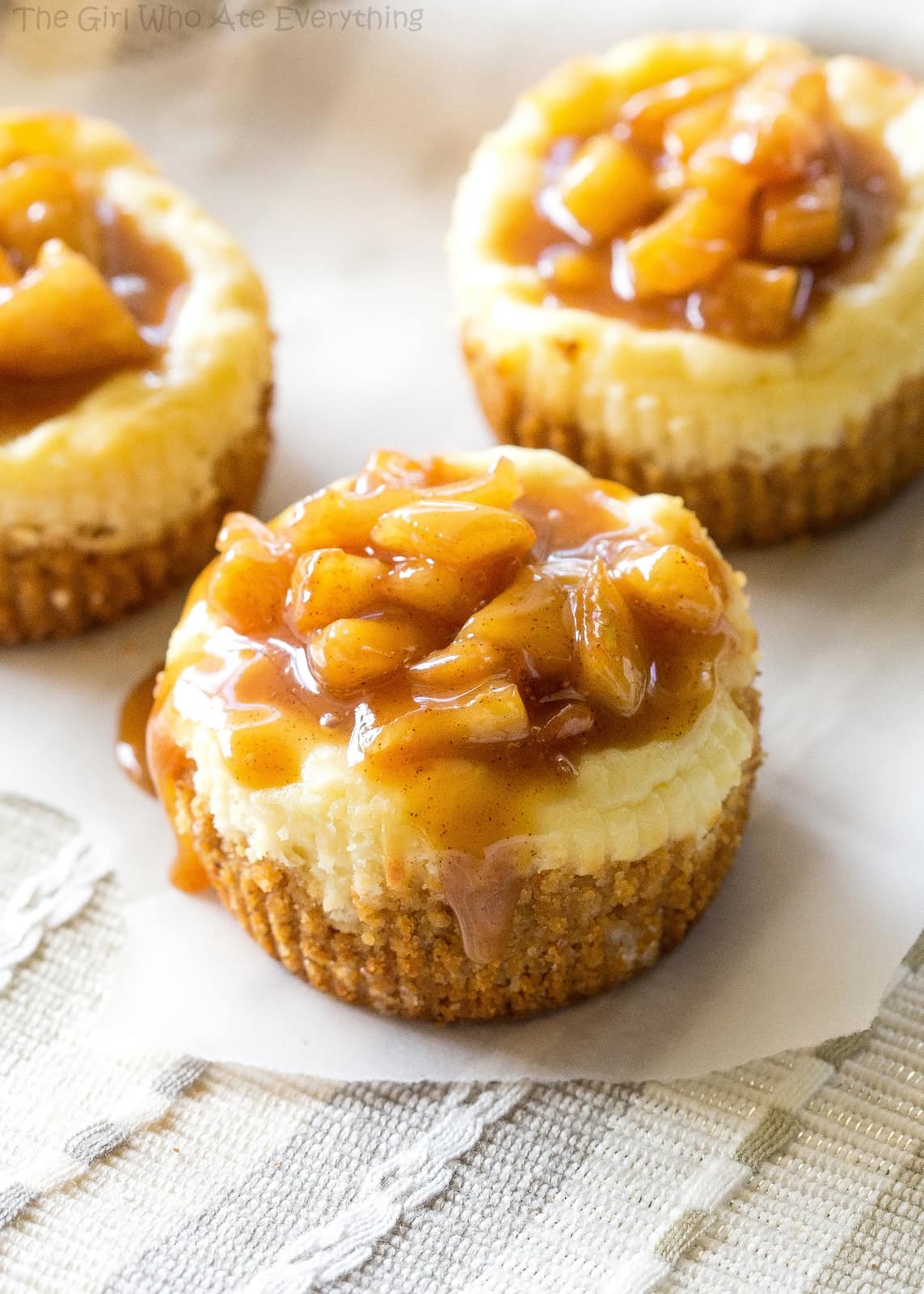 Mini Caramel Apple Cheesecakes - so easy and individually portioned! the-girl-who-ate-everything.com