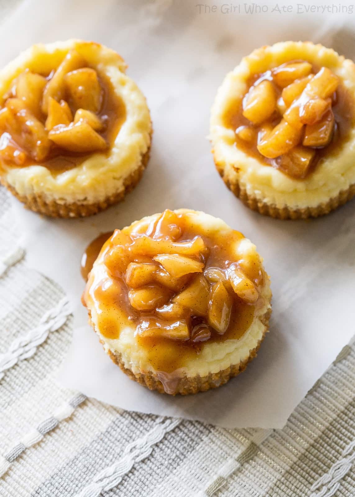 Mini Caramel Apple Cheesecakes - so easy and individually portioned! the-girl-who-ate-everything.com