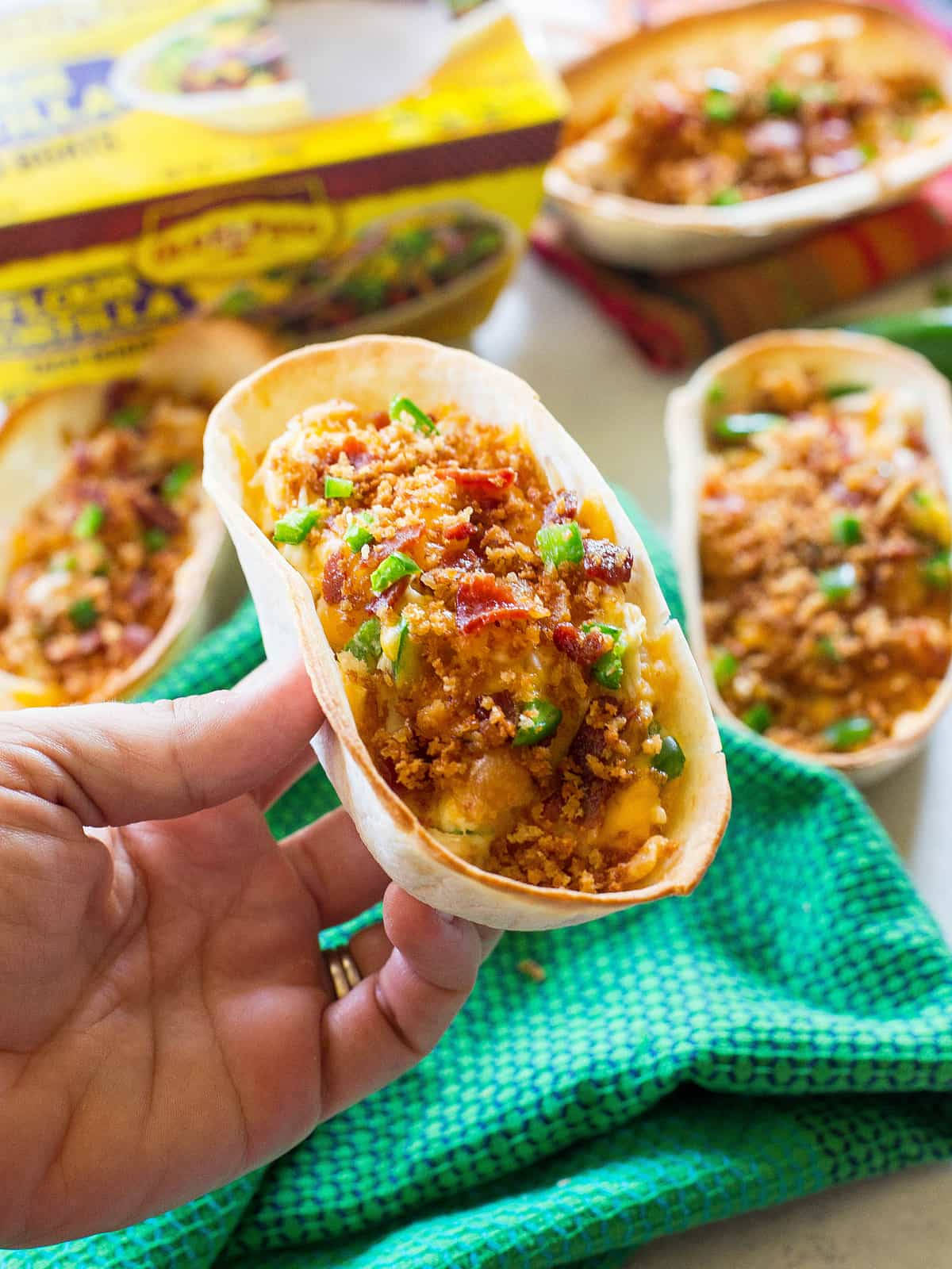 Jalapeno Popper Chicken Tacos - so good! Creamy, a little spicy, and with crunchy Panko topping on top! the-girl-who-ate-everything.com