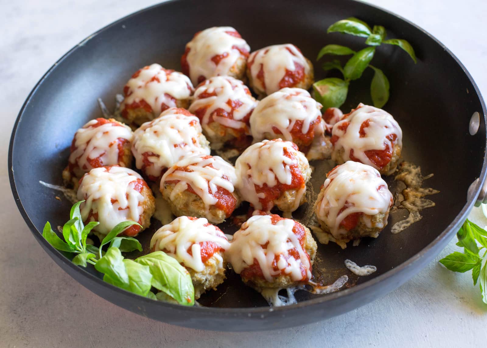 Chicken Parmesan Sliders - so easy and always a crowd pleaser. the-girl-who-ate-everything.com
