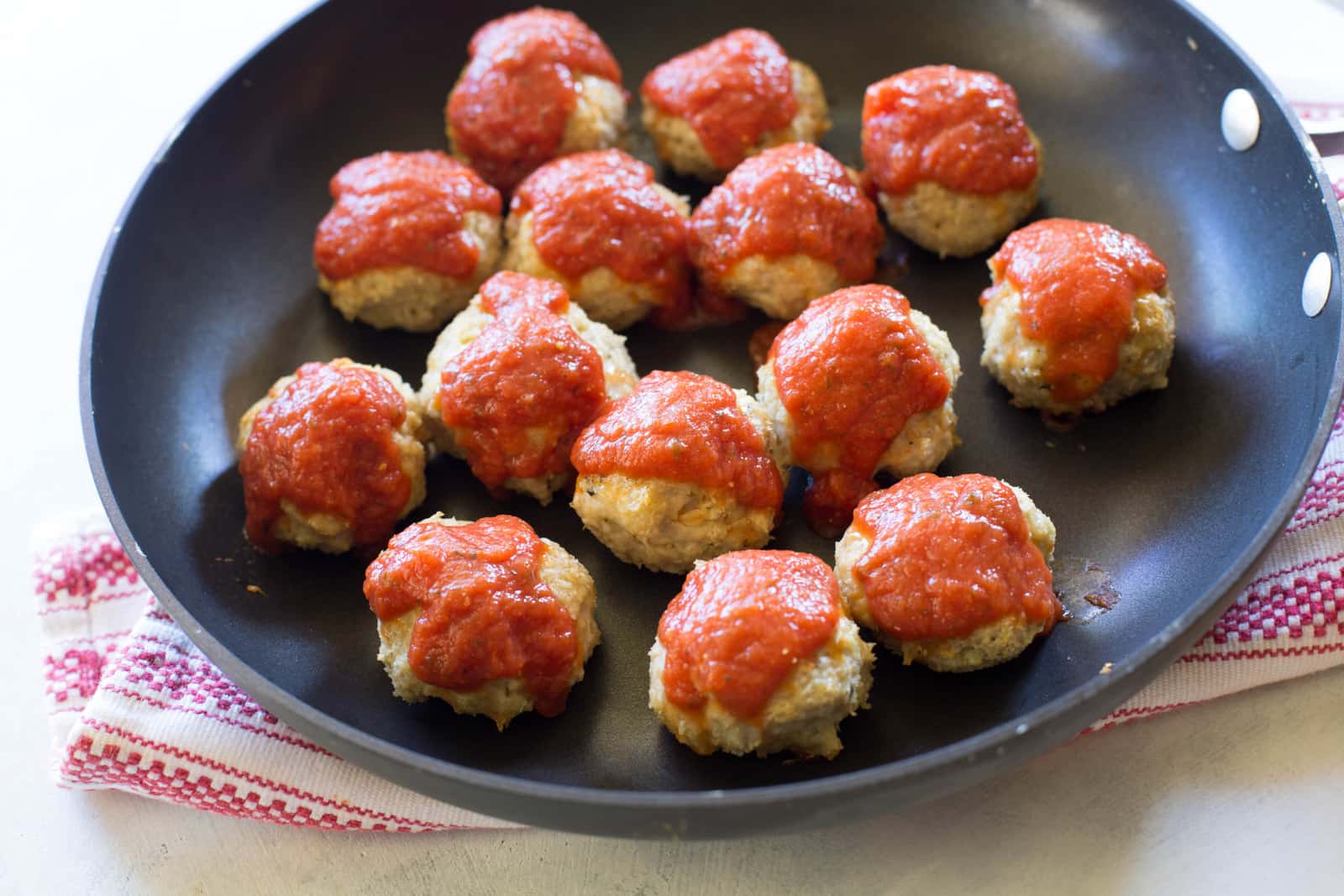 chicken-parmesan-sliders