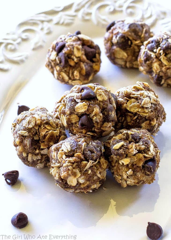 Easy Energy Balls - oats, honey, flaxseed, peanut butter, and a few chocolate chips. We make this easy snack once a week at least! the-girl-who-ate-everything.com