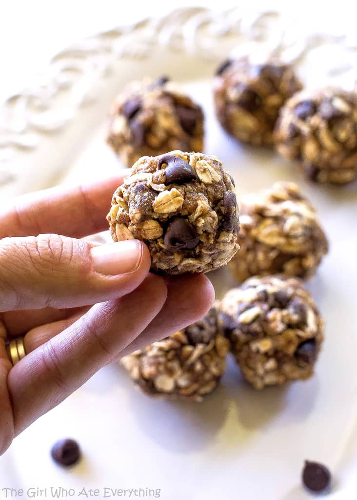 Easy Energy Balls - oats, honey, flaxseed, peanut butter, and a few chocolate chips. We make this easy snack once a week at least! the-girl-who-ate-everything.com
