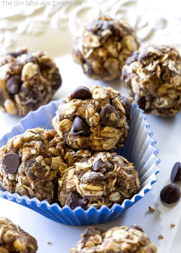 Easy Energy Balls - oats, honey, flaxseed, peanut butter, and a few chocolate chips. We make this easy snack once a week at least! the-girl-who-ate-everything.com