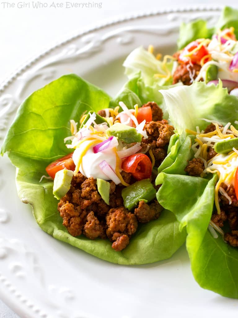 Easy Taco Lettuce Wraps - a low-carb version of taco night! the-girl-who-ate-everything.com