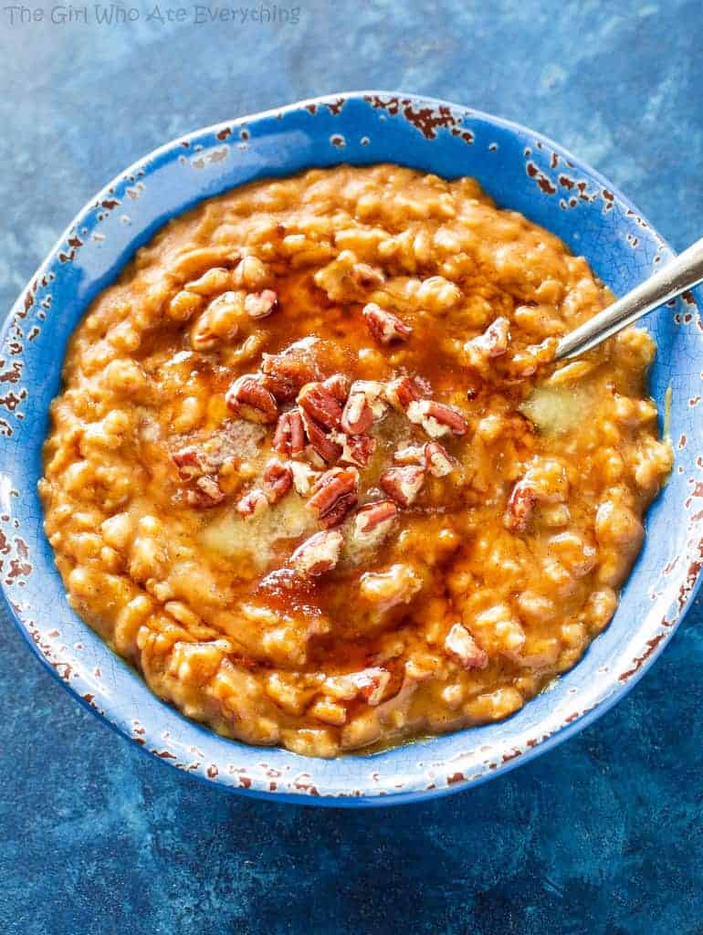 This Pumpkin Pie Oatmeal is a fast and easy fall breakfast full of pumpkin spice. Top with pecans and a drizzle of maple syrup for a real treat. the-girl-who-ate-everything.com